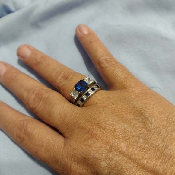 Ring - Picture 2 of 4
